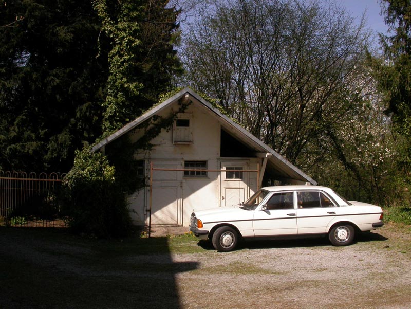 Haeuschen vor dem Sturm, jetzt reparaturbeduerftig bzw. abrissgefaehrdet 6506